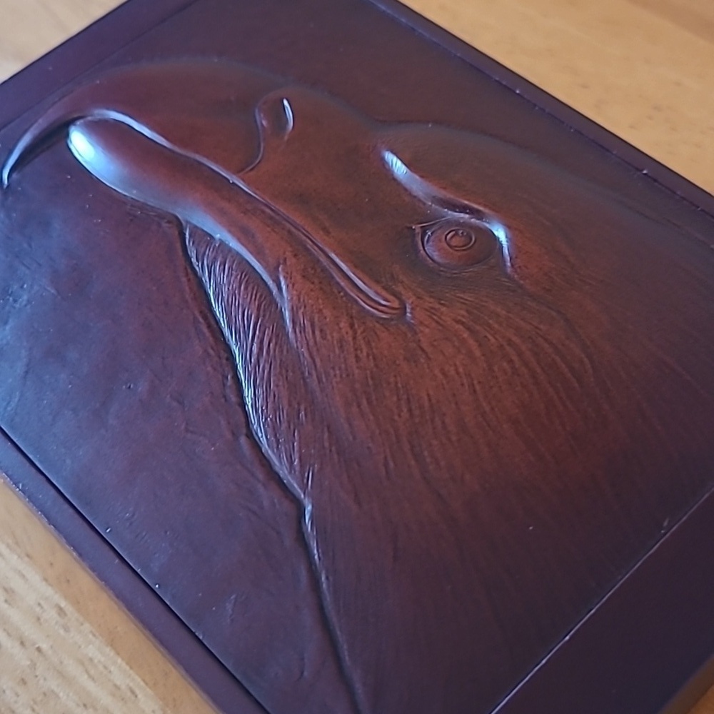 BOMA 3D 'Eagle Head' Double Deck Playing Card Storage Art Box - Picture 9 of 17